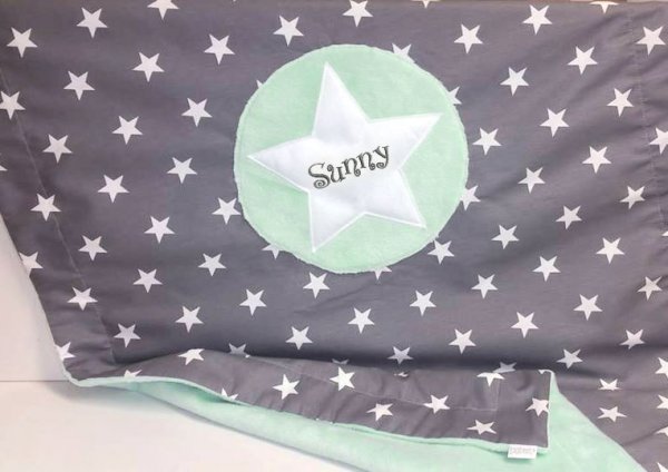 Kuscheldecke grau mit Sternen:mint mit Namen