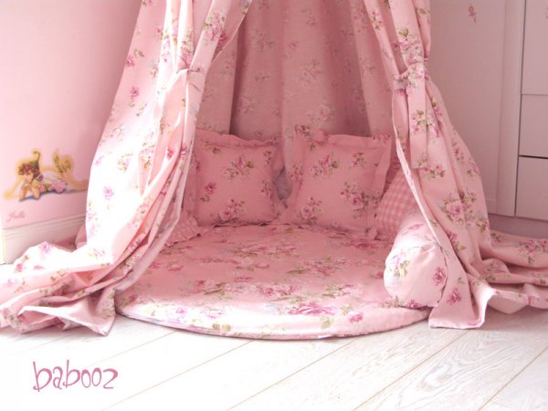Decke rosa mit Rosen